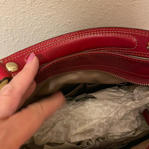NWT Coach mint condition Zoe khaki/red Hobo bag with gift packaging - Picture 4 of 13